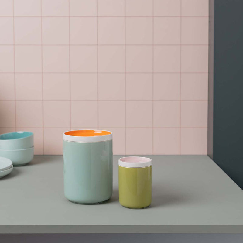 Dekobeispiel: große und kleine Dose von Remember in unterschiedlichen Farben, mit Deckel. Online-Shop Home-and-Kitchen.de