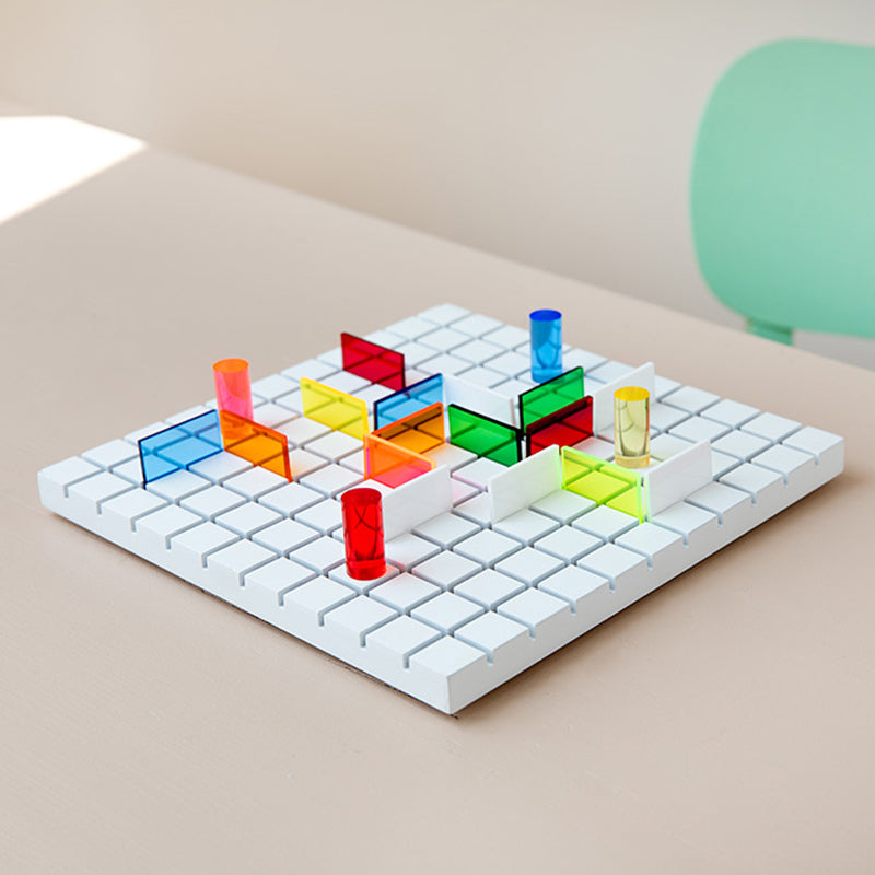 Bunte Acryl-Hindernisse gehören zum Spiel PASO von Remember für 2-4 Personen. Online-Shop Home-and-Kitchen.de