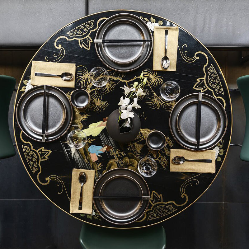 Eine japanisch gedeckter Tisch mit Gourmetteller und Mini-Bowl aus der Serie JOYN-IRON von Rosenthal