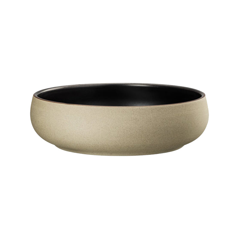 Multi Bowl JOYN IRON von Rosenthal Durchmesser 21 cm, ist innen schwarz und hat außen eine Naturfarbe. Kombinierbar mit dem Teller JOYN-IRON aus der gleichen Kollektion.