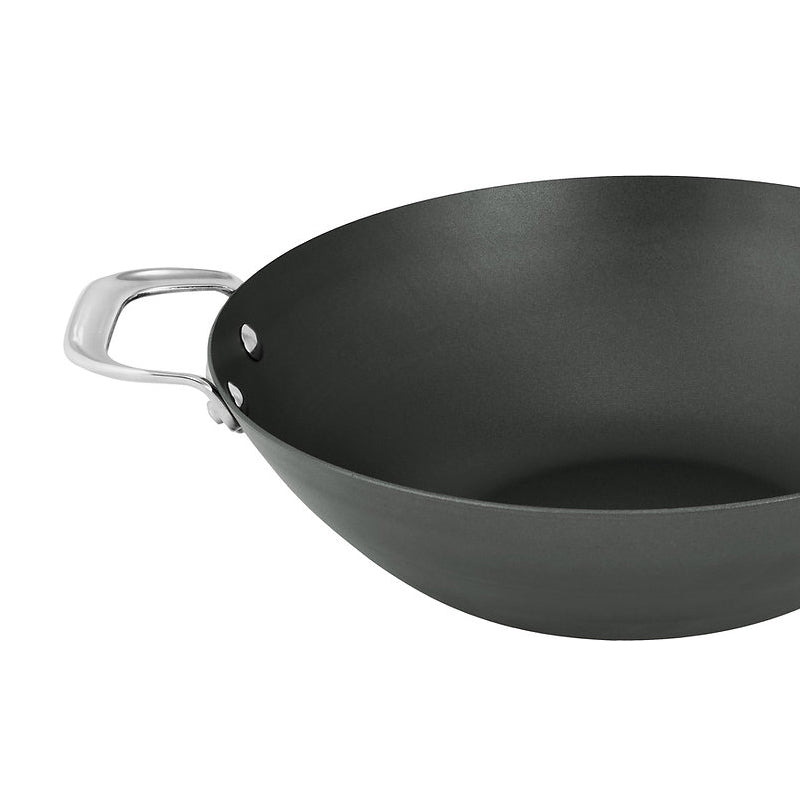 Angenieteter kleiner Griff am BLACK IRON Wok von Scanpan .