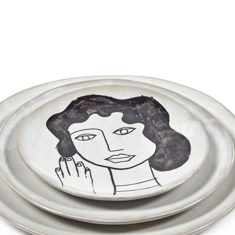2er Set Vorspeisenteller La Mere von Serax,  weiß, Kopf, Hals und Hand sind mit schwarzer Farbe aufgemalt, Durchmesser: 20 cm. Online-Shop Home-and-Kitchen.de