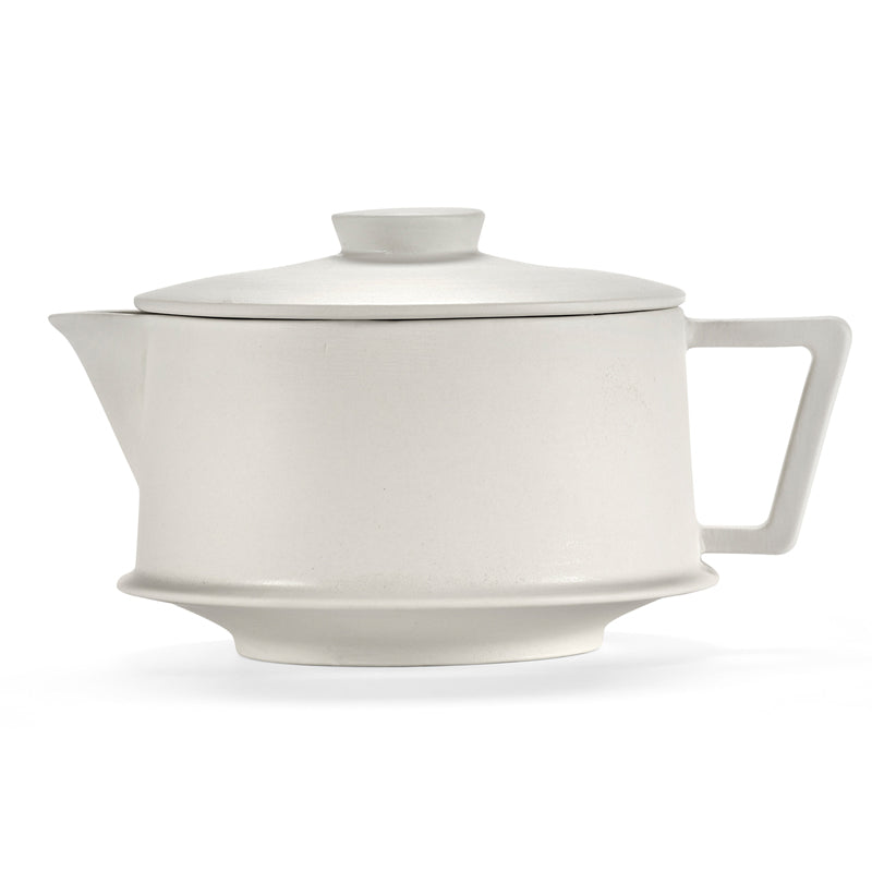 Moderne Porzellan-Teekanne DUNE von Serax, entworfen von der Designerin Kelly Wearstler, weißes  Porzellan, eckiger Henkel. 