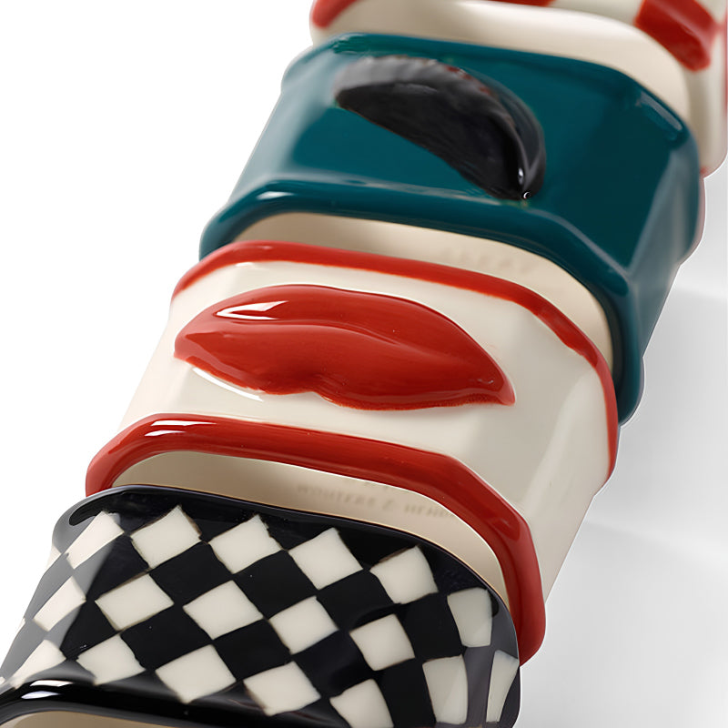 Bunte Serviettenringe LES OBJETS MOULEVERSANTS aus Steingut von Serax. Jeder Ring hat ein anderes Muster und eine andere Farbe. Online-Shop Home-and-Kitchen.de
