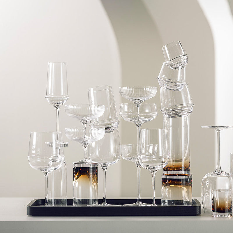Kombiniere deine DUNE Trinkgläser mit den anderen Gläsern aus der Kollektion . Typisch für diese Serie ist der Relief-Rand am Boden des Glases. Sie sind alle spülmaschinengeeignet und die Trinkgläser kommen im 4er Set zu dir nach Hause.
