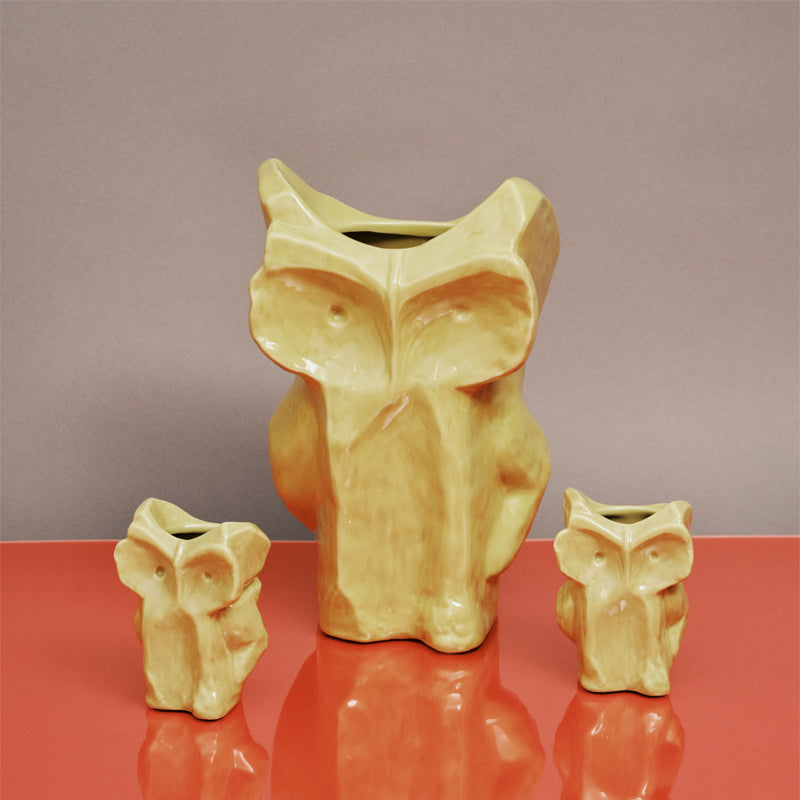 Die Serax-Steingutvase AFTER MIDNIGHT in Form einer Eule, gibt es in 3 verschiedenen Größen und Farben. Alle Eulen sind miteinander kombinierbar. Online-Shop Home-and-Kitchen.de