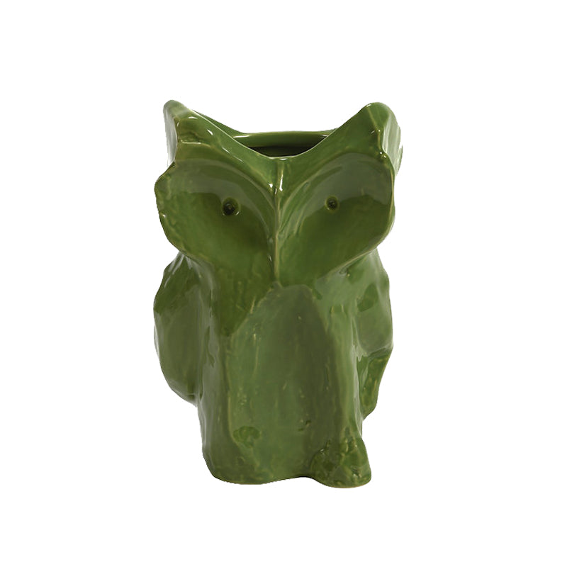 Die Serax-Steingutvase AFTER MIDNIGHT, Größe XS, in Form einer Eule, wurde in Kooperation mit dem italienischen Modehaus Marni hergestellt. Die Glasur der Oberfläche wurde von Hand aufgetragen, deshalb können leichte Nuancen in der Farbgebung vorkommen. 