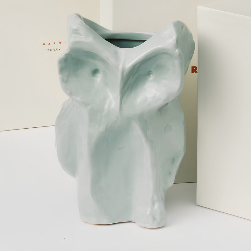 Himmelblaue  Steingut-Vase AFTER MIDNIGHT von Serax , für Blumen oder Zweige. Es gibt sie in 3 verschiedenen Größen und 3 unterschiedlichen Farben. 
