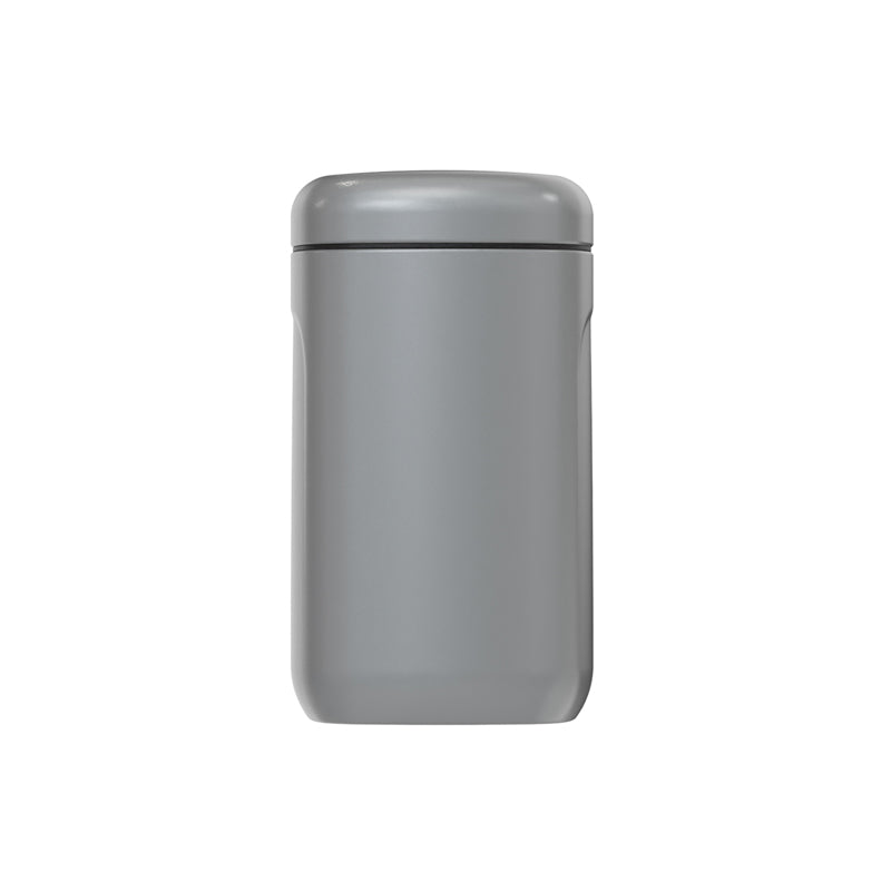 Rückseite der Vorratsdose CUBO, grau, von Siegwerk,  pulverbeschichtetes Stahlblech, vollständig recycelbar, quadratische Form, Griffmulden, Größe L, Höhe 20 cm / 1,7 l, 
u.a. für trockene Lebensmittel
Online-Shop Home-and-Kitchen.de

