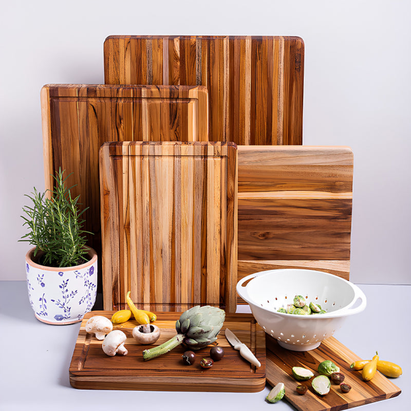 Unterschiedliche Größen von Schneid- und Hackbrettern von TeakHaus aus 100 % FSC-zertifiziertem Teakholz, rechteckig, mit Saftrinne. Online-Shop Home-and-Kitchen.de