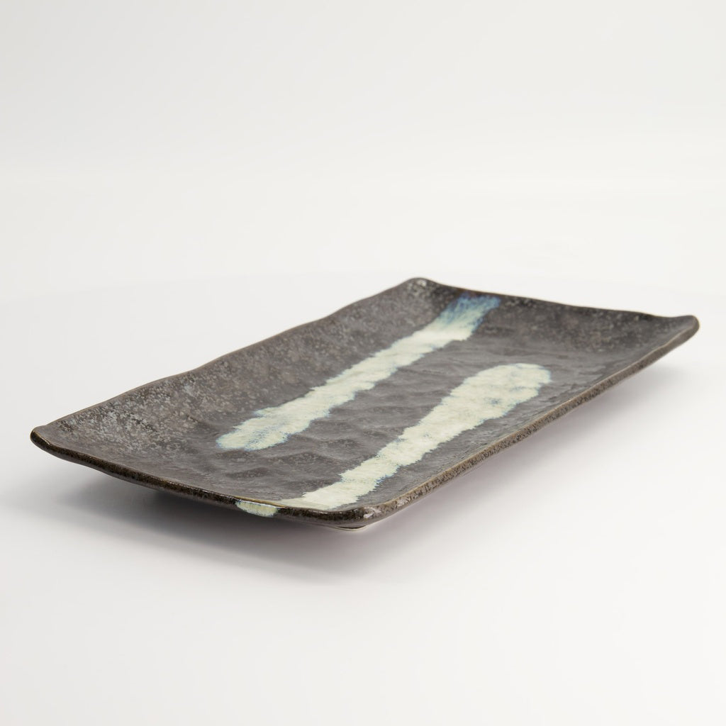 Gemalte, beige Striche auf der Servierplatte MINO CRAFT von Tokyo Design, original aus Japan, wellenförmige Haptik, rechteckig Porzellan, Farbe: Braun, Beige. Online-Shop Home-and-Kitchen.de