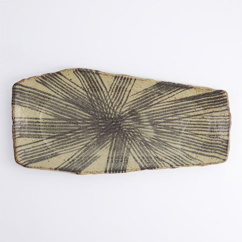 Ungleicher Farbverlauf bei der handgefertigten, flachen MINO CRAFT Servierplatte von Tokyo Design. 
Online-Shop Home-and-Kitchen.de
