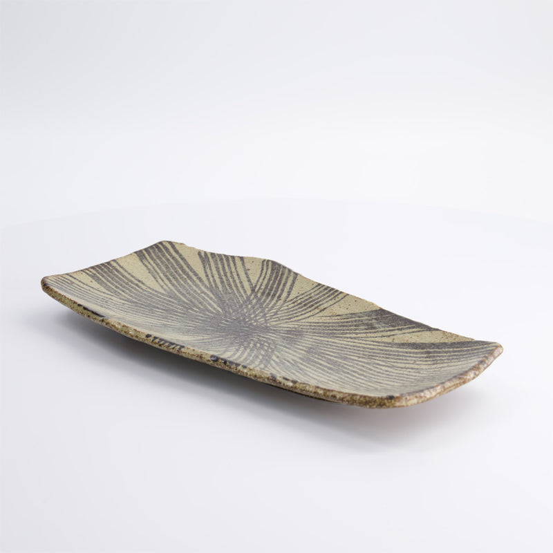 Unebener Rand  bei der flachen MINO CRAFT Servierplatte von Tokyo Design in dunklem Beige und Braun
Online-Shop Home-and-Kitchen.de
