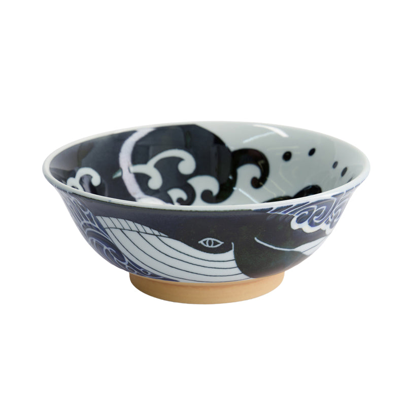 Tokyo Design WHALE Ramen-Schale
Porzellan, Walmotiv außen und innen
in Dunkelblau, Weiß, hellbrauner Sockel,
Höhe 8 cm