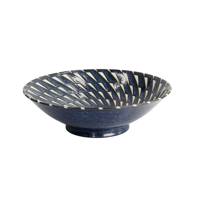 OHACHI BLUE HANTEN Mixed Bowl von Tokyo Design, Made in Japan, Porzellan, Dreieck-Muster, Blau, Weiß
Spülmaschinengeeignet, 
Größe: Höhe 7,8 cm, Durchmesser 25,4 cm / Volumen 1,6 Liter, Online-Shop Home-and-Kitchen.de