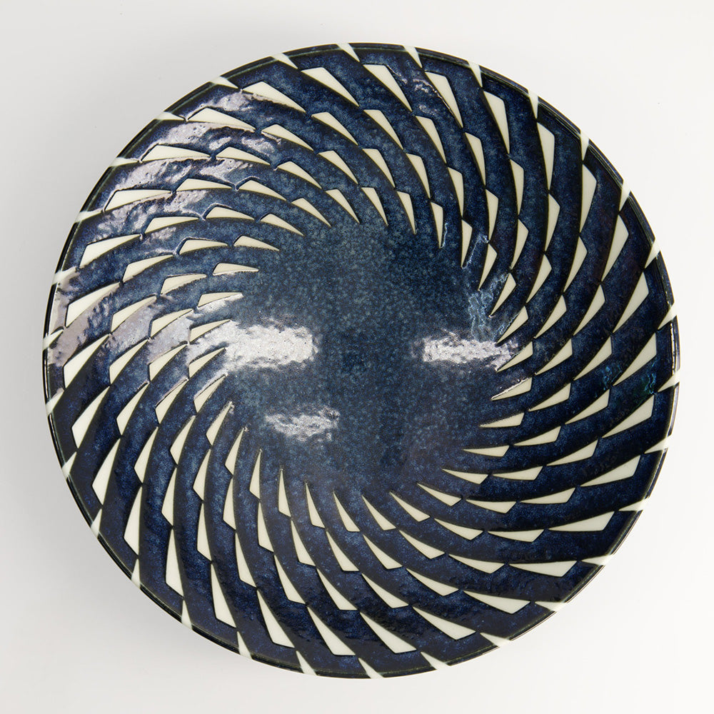 Innenansicht OHACHI BLUE HANTEN Mixed Bowl von Tokyo Design, Made in Japan, Porzellan, Dreieck-Muster, Blau, Weiß, Online-Shop Home-and-Kitchen.de