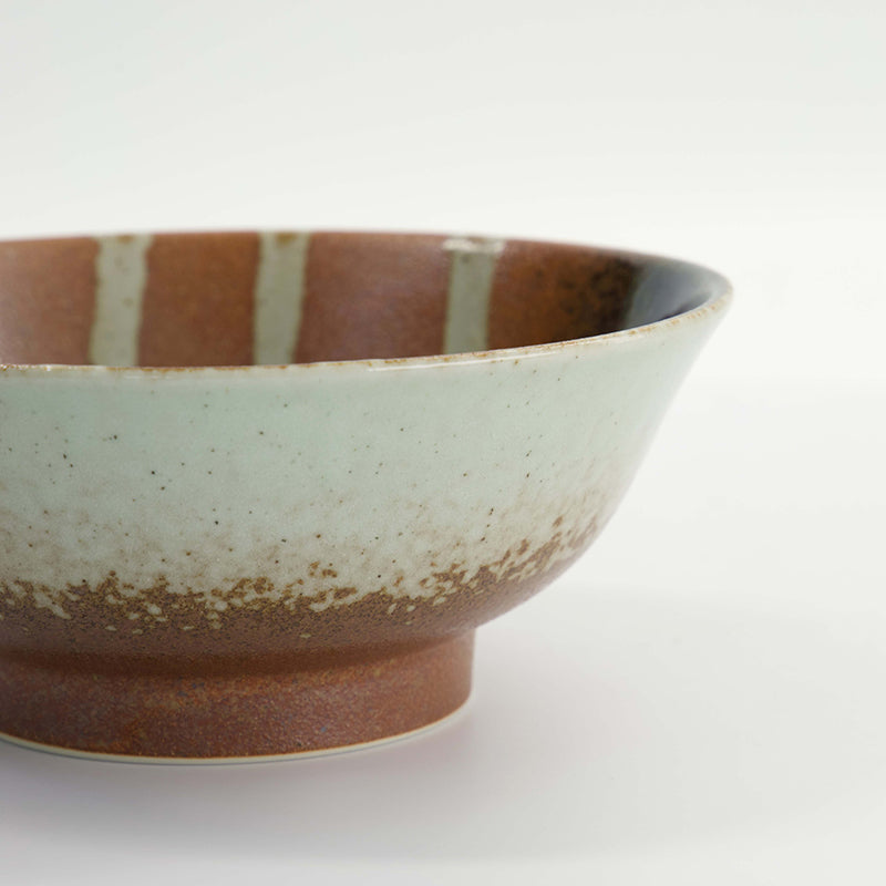 Ramen-Schale AKA-CHA SUISHO von Tokyo Design, Porzellan, innen Hakeme-Muster, außen angeraut
Farben: Braun, Cremeweiß, Blau, 
Höhe 9 cm, Ø 21,5 cm / Volumen 1,25 Liter, Online-Shop Home-and-Kitchen.de
