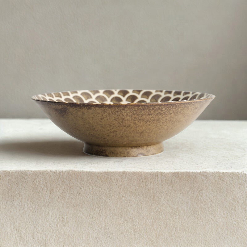 IGA MERMAID Mixed Bowl von Tokyo Design, Steingut, Made in Japan, 
Fischschuppen-Muster, Braun, Creme
Größe: Höhe 7,4 cm, Durchmesser 25 cm / Volumen 1,4 Liter, Online-Shop Home-and-Kitchen.de