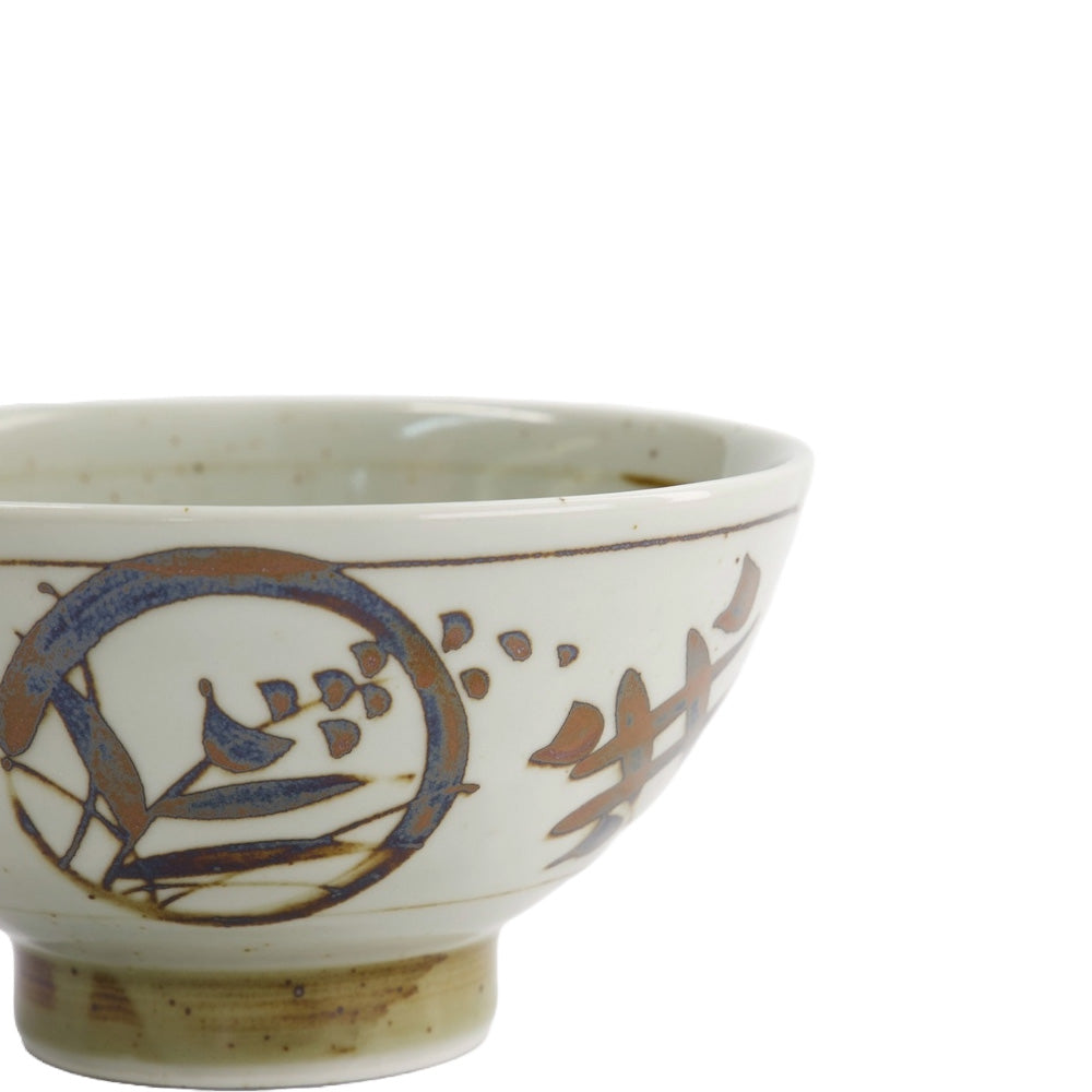 Braun-blaues-Muster auf sandfarbenem Untergrund bei der HIDAJI Ramen-Schale von Tokyo Design aus Porzellan. 
