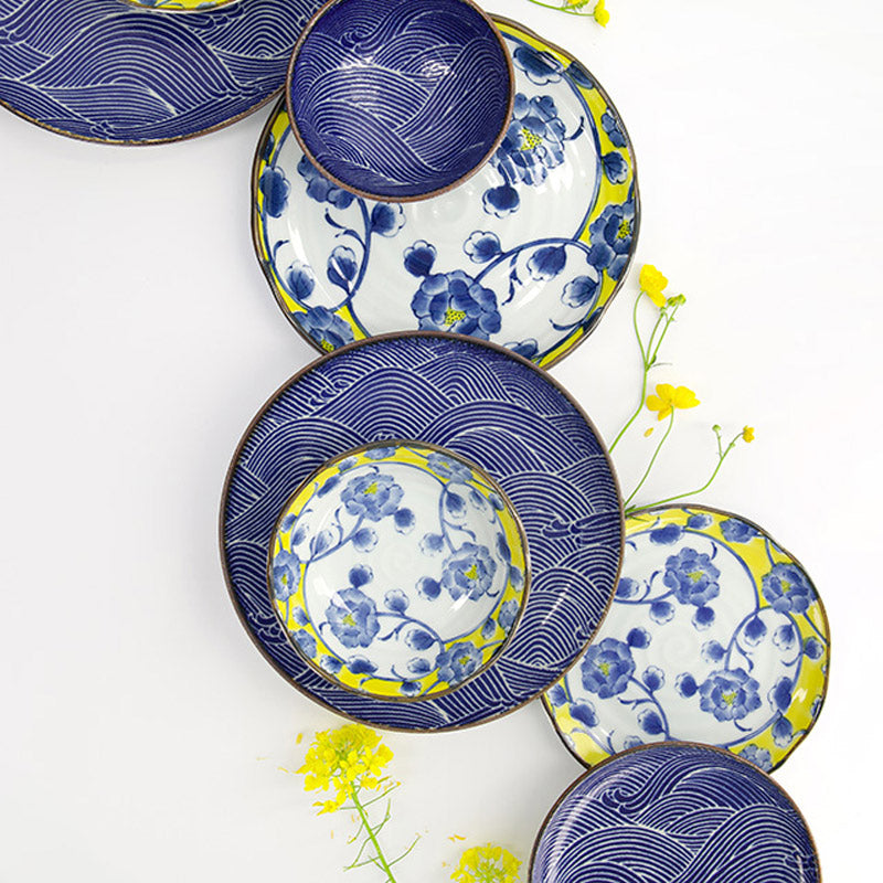Kombiniere die TSUBAKI Ramen-Schale von Tokyo Design
mit anderem Geschirr aus der gleichen Serie.