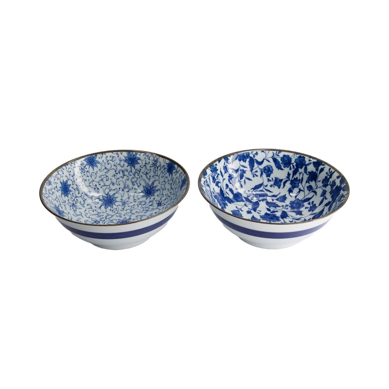 Außen mit blauem Rand, innen mit einem weiß/blauen Muster aus verschiedenen Blüten. HARU BLUE Ramen-Schale Set von Tokyo Design 2 