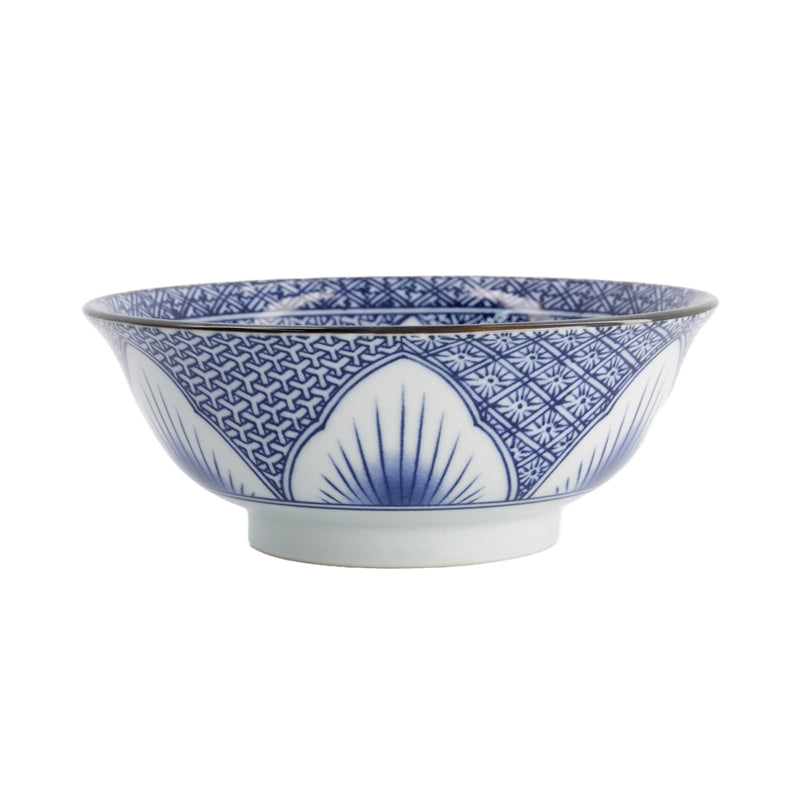 Außenansicht der LILY FLOWER Ramen-Schale von Tokyo Design, Porzellan, mit 
blauen Ornamenten