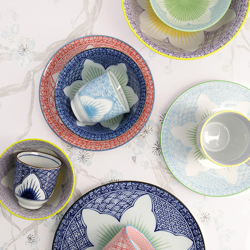 LILY FLOWER Ramen-Schale von Tokyo Design, kann kombiniert werden mit anderem Porzellan der Serie.