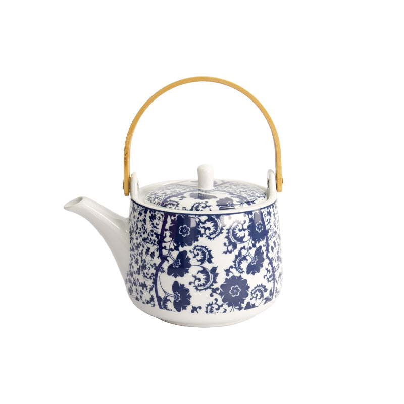 Teekanne von Tokyo Design mit 
Blumenmuster, rund gebogener Bambus-Holzgriff, Porzellan, Blau-Weiß, inkl. Teesieb aus Edelstahl, Online-Shop Home-and-Kitchen.de
