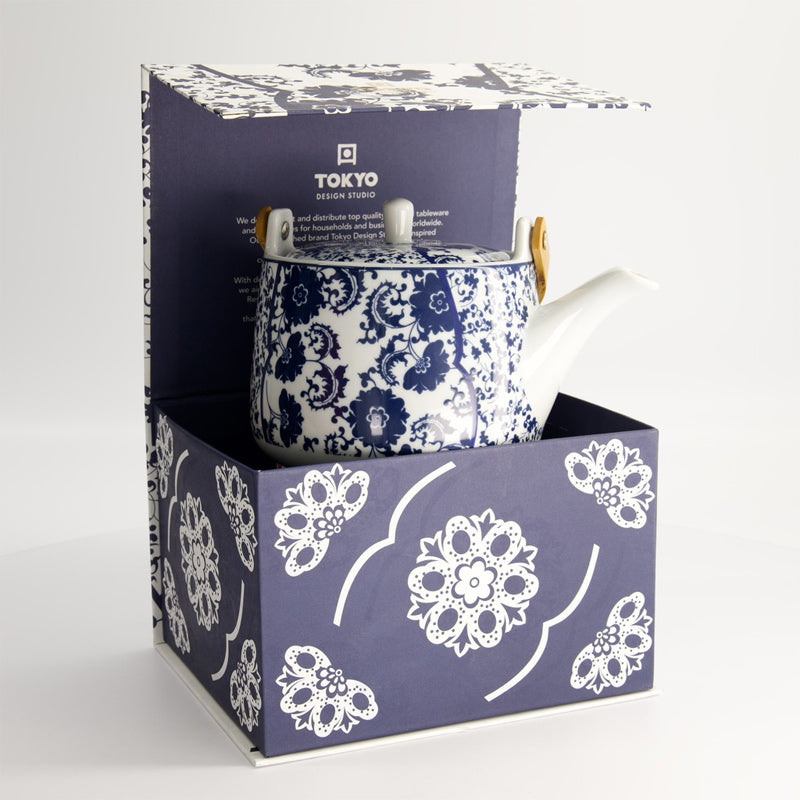Die Teekanne von Tokyo Design wird geliefert in einem zum Muster der Kanne passenden Geschenkkarton