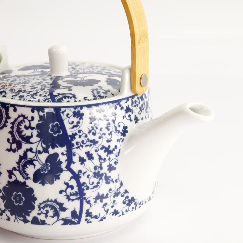 Weißer Ausgießer an der Teekanne von Tokyo Design 