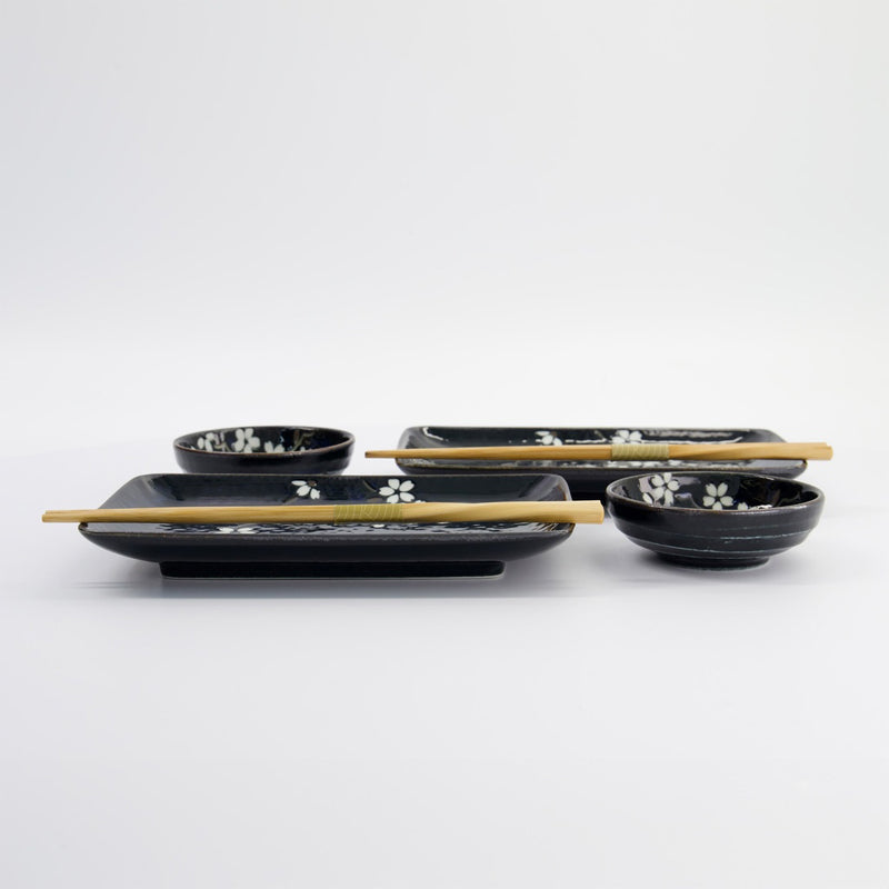 COBALT BLUE SAKURA Sushi-Set 6-teilig von Tokyo Design für 2 Personen, mit 2 Sushi-Tellern, 2 Dipschalen, Bambusstäbchen.