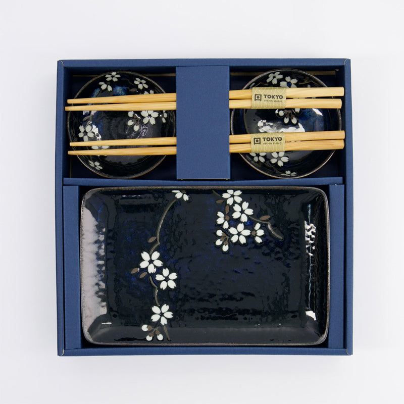COBALT BLUE SAKURA Sushi-Set 6-teilig von Tokyo Design für 2 Personen wird geliefert in einer Geschenkbox.