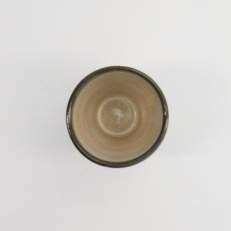 Sicht ins Innere des SHABON HAKUBUN MARUMON Teebecher von Tokyo Design