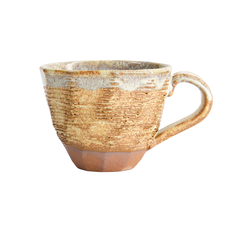 Rostbraun-beige Henkeltasse von Tokyo Design, Porzellan, 
Design mit Rillenstruktur in Hellbraun mit einer hellen, beigen Innenseite
Geeignet als Teetasse oder Kaffeetasse
Höhe 9,5 cm / Ø 7,5 cm (Breite mit Henkel: 12,5 cm) , Volumen 200 ml
