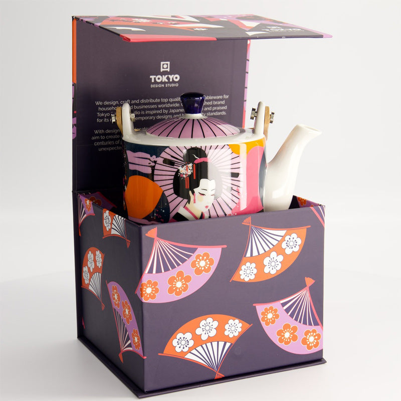 Die KAWAII MAIKO Teekanne von Tokyo Design wird geliefert in einem geschmackvollen Geschenkkarton. 