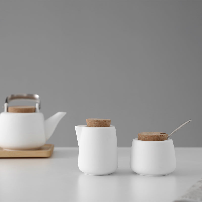 NICOLA 5-teiliges Milch- und Zucker-Set von Viva Scandinavia, kombiniert mit der passenden Teekanne. Online-Shop Home-and-Kitchen.de
