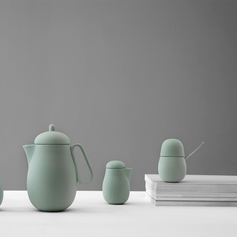 Mit passender Kaffeekanne: NINA 5-teiliges Milch- und Zucker-Set von Viva Scandinavia, aus Porzellan.
Online-Shop Home-and-Kitchen.de
