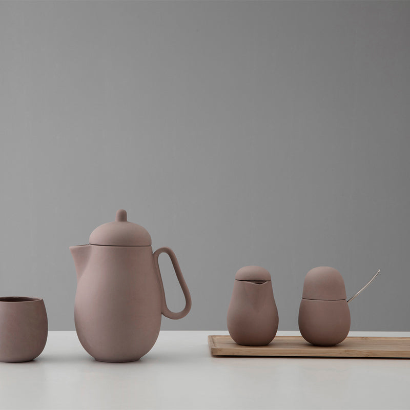 Powder-braun-farbiges 5-teiliges NINA-Milch- und Zucker-Set von Viva Scandinavia, kombiniert mit der passenden Kaffeekanne.
Online-Shop Home-and-Kitchen.de
