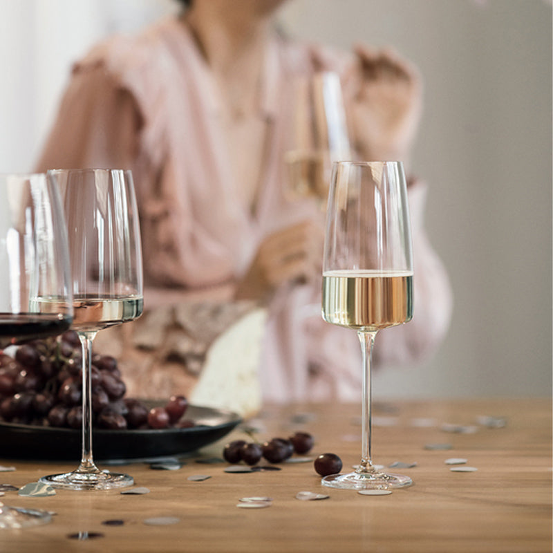Passend zu kleinen Snacks: Sektglas VIVID SENSES "Leicht & Frisch" von Zwiesel Glas, u.a. für Prosecco, 
2er Set, Online-Shop Home-and-Kitchen.de
